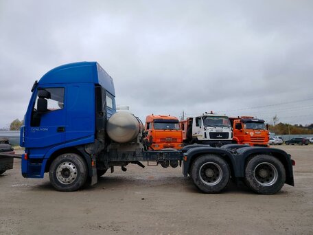 2023 IVECO-Hongyan 6x4 (CQ4256), синий, 3250845 рублей, вид 3
