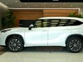 2026 Toyota Highlander IV (XU70), белый - вид 2