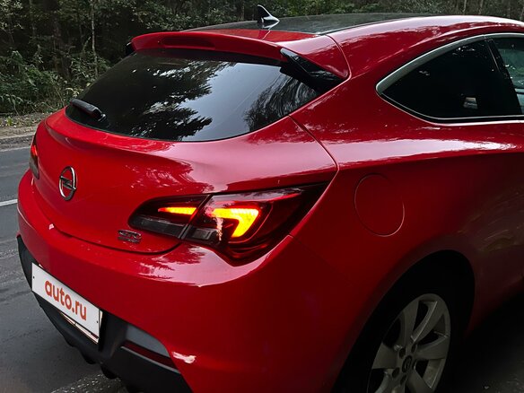 2012 Opel Astra GTC J Рестайлинг, красный, 1100000 рублей - вид 4