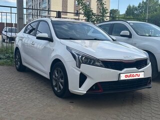 2022 Kia Rio IV Рестайлинг, белый, 1650000 рублей, вид 2