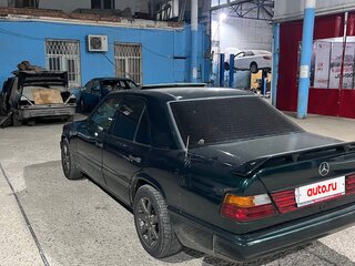 1986 Mercedes-Benz W124 200, зелёный, 350000 рублей, вид 4