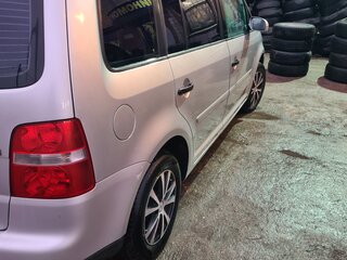 2006 Volkswagen Touran I Рестайлинг, серебристый, 550000 рублей, вид 4