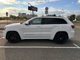 2013 Jeep Grand Cherokee SRT IV (WK2) Рестайлинг, белый, 3640000 рублей, вид 5