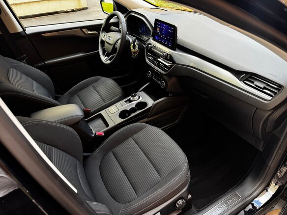 2020 Ford Kuga III, чёрный - вид 9