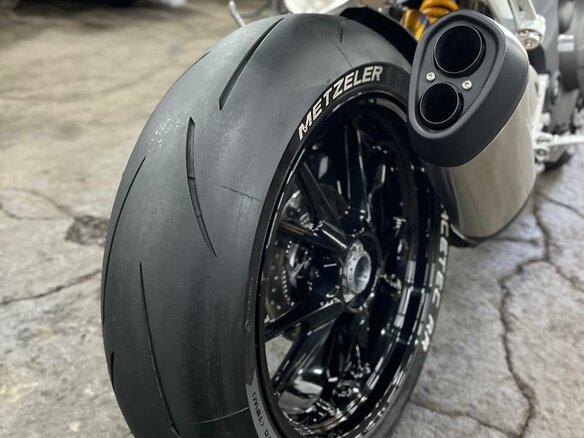 2021 Triumph Speed Triple, серый, 1520000 рублей - вид 24
