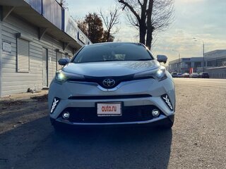 2019 Toyota C-HR I, белый, 2350000 рублей, вид 3