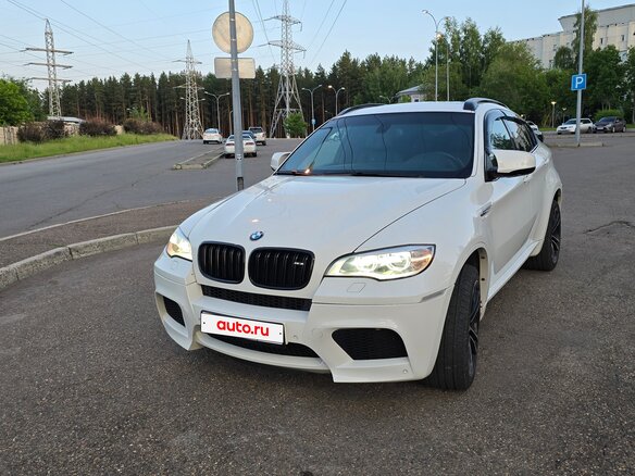 2013 BMW X6 M I (E71) Рестайлинг, белый, 2000000 рублей - вид 2