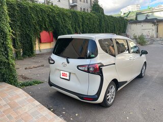 2021 Toyota Sienta II Рестайлинг, белый, 1730000 рублей, вид 3