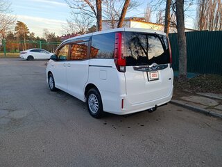 2015 Toyota Noah III (R80), белый, 2100000 рублей, вид 3