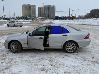 2004 Mercedes-Benz C-Класс 180 II (W203), серебристый, 600000 рублей, вид 4