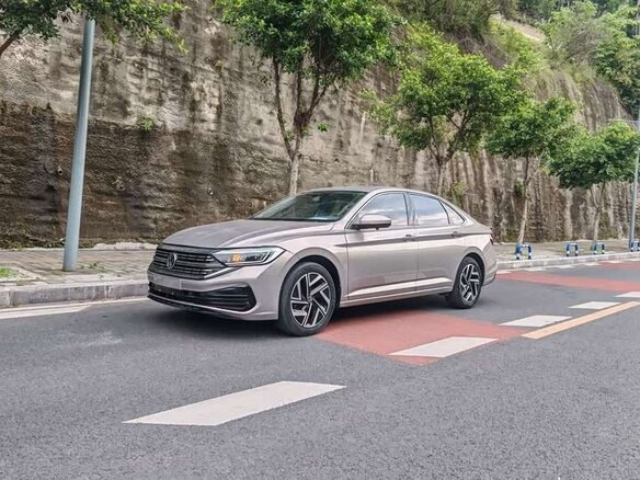 2023 Volkswagen Sagitar III Рестайлинг, коричневый, 1599777 рублей
