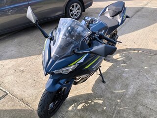 2021 Kawasaki Ninja 400, синий, 620000 рублей, вид 3