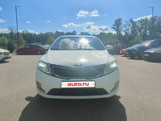 2014 Kia Rio 4-speed III, белый, 850000 рублей, вид 3