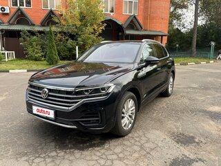 2018 Volkswagen Touareg III, чёрный, 4350000 рублей, вид 2