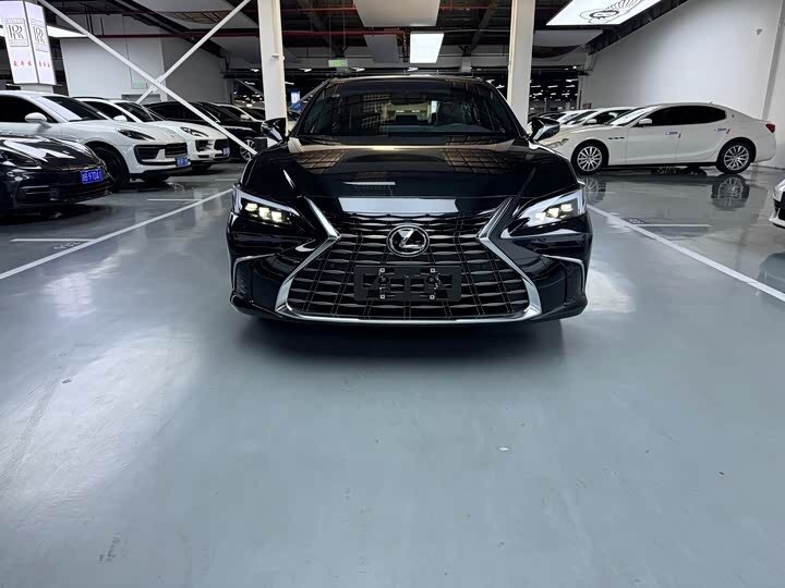 Открыть фотографии: Lexus ES VII Рестайлинг 2