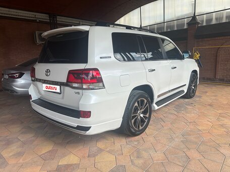 2017 Toyota Land Cruiser 200 Series Рестайлинг 2, белый, 5400000 рублей, вид 5