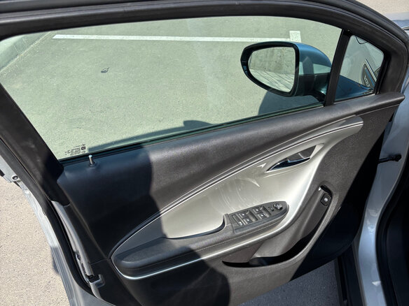 2011 Chevrolet Volt I, серый, 785000 рублей - вид 9