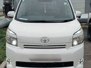 2008 Toyota Voxy II (R70), белый, 1600000 рублей, вид 1