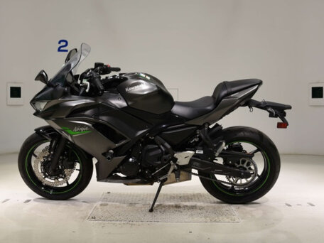 2023 Kawasaki Ninja 650, серый, 565000 рублей, вид 3
