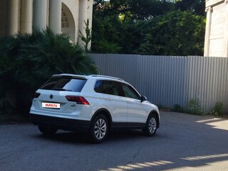 2018 Volkswagen Tiguan II, белый, 2450000 рублей, вид 3