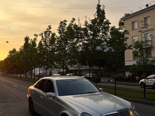 2004 Mercedes-Benz E-Класс 200 III (W211, S211), серебристый, 670000 рублей, вид 2