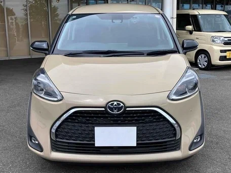 2018 Toyota Sienta II Рестайлинг, бежевый, 1600089 рублей, вид 1