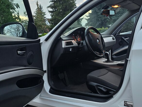2010 BMW 3 серии 318i V (E90/E91/E92/E93) Рестайлинг, белый, 1000000 рублей - вид 18