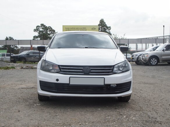 2018 Volkswagen Polo V Рестайлинг, белый, 440000 рублей - вид 1