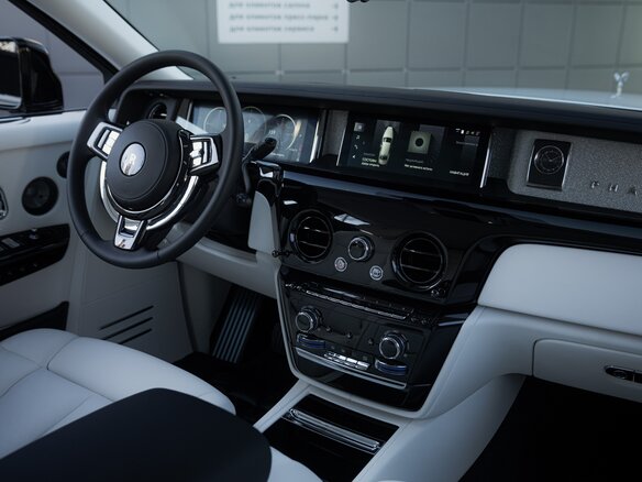 2026 Rolls-Royce Phantom Extended VIII Рестайлинг (Series II), чёрный, 86000000 рублей - вид 24
