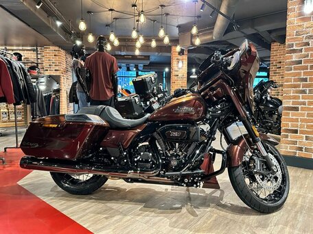 2024 Harley-Davidson CVO Street Glide, пурпурный, 4950000 рублей, вид 2