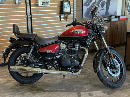 2025 Royal Enfield Meteor, красный, 519000 рублей, вид 1