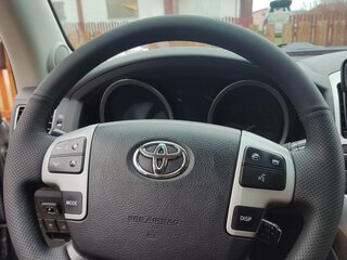 2012 Toyota Land Cruiser 200 Series Рестайлинг 1, серебристый, 3500000 рублей, вид 2