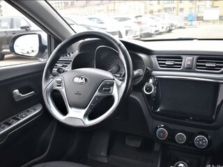 2015 Kia Rio III Рестайлинг, серебристый, 1135000 рублей, вид 5