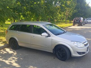 2011 Opel Astra H Рестайлинг, серебристый, 650000 рублей, вид 3