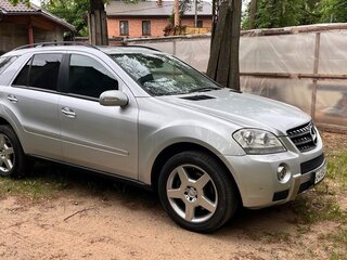 2005 Mercedes-Benz M-Класс 500 II (W164), серебристый, 2000000 рублей, вид 2