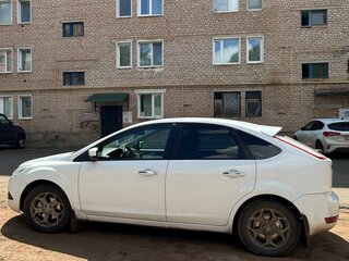 2010 Ford Focus II Рестайлинг, белый, 610000 рублей, вид 4