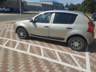 2011 Renault Sandero I, бежевый, 570000 рублей, вид 4