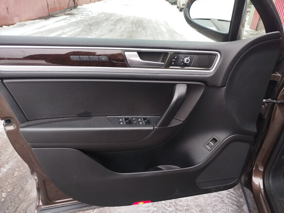 2012 Volkswagen Touareg II, коричневый, 1600000 рублей - вид 27