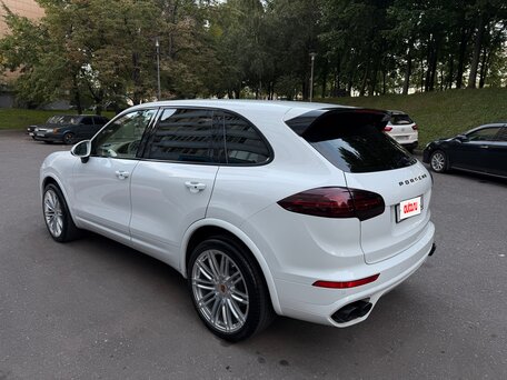 2016 Porsche Cayenne S II Рестайлинг (958), белый, 2650000 рублей, вид 5