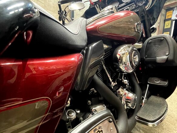 2009 Harley-Davidson Electra Glide, красный, 1000000 рублей - вид 3