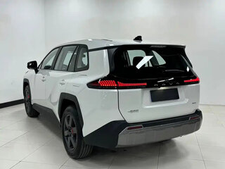 2025 Toyota RAV4 VI (XA60), белый, 4150000 рублей, вид 3