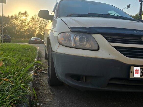 2005 Dodge Caravan 4-speed IV, белый, 500000 рублей - вид 1