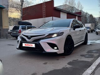 2018 Toyota Camry VIII (XV70), белый, 3200000 рублей, вид 1