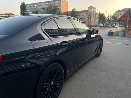 2017 BMW 5 серии 530d xDrive VII (G30/G31/G38), чёрный, 3700000 рублей, вид 4
