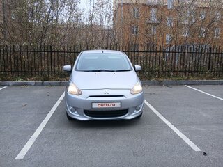 2013 Mitsubishi Mirage VI, серебристый, 675000 рублей, вид 1