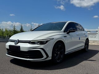 2023 Volkswagen Golf VIII, белый, 2082000 рублей, вид 1