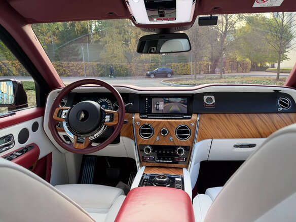 2019 Rolls-Royce Cullinan I (Series I), красный, 26500000 рублей - вид 16