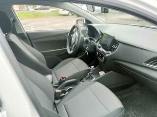 2021 Hyundai Solaris II Рестайлинг, белый, 1650000 рублей, вид 4