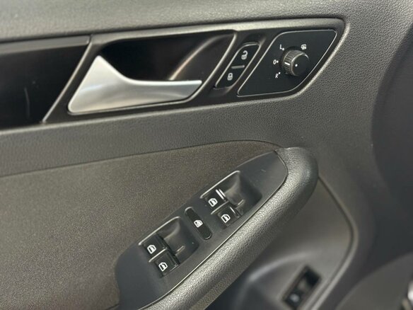 2013 Volkswagen Jetta VI, чёрный, 700000 рублей - вид 10