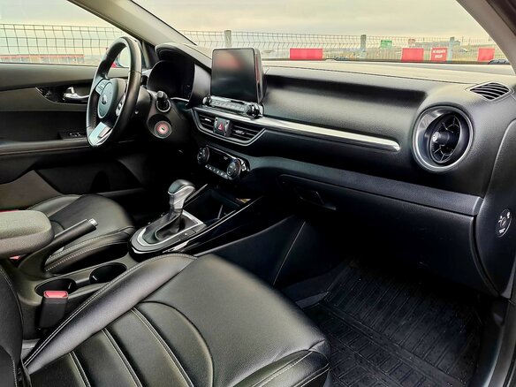 2021 Kia Cerato IV, серый, 2240000 рублей - вид 9